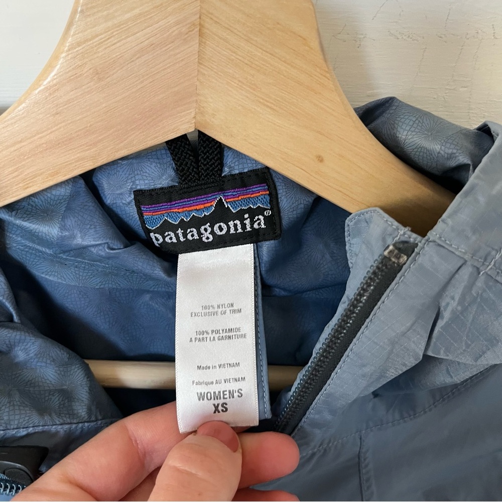 Patagonia Women's XS Torrentshell Rain Jacket - Picture 5 of 10